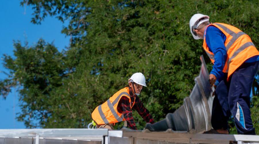 Professional metal roof installation in Fort Wayne, IN